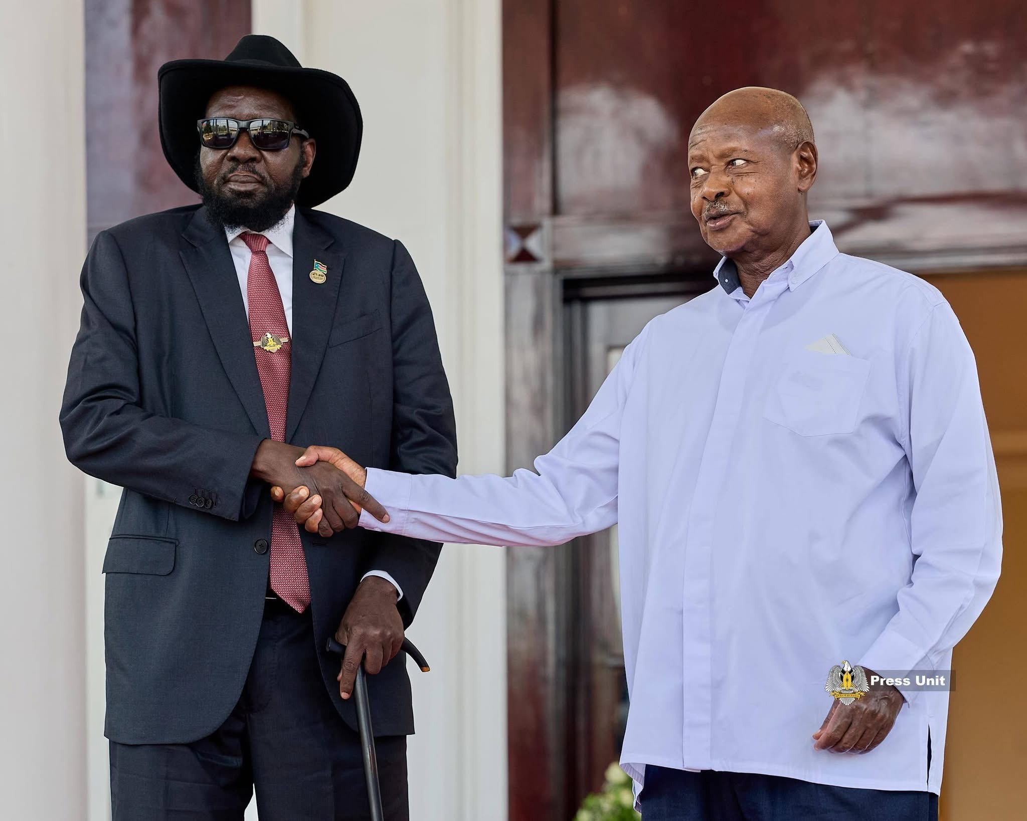 PRESIDENT KIIR MEETS PRESIDENT MUSEVENI, DISCUSS STRENGTHENING BILATERAL TIES